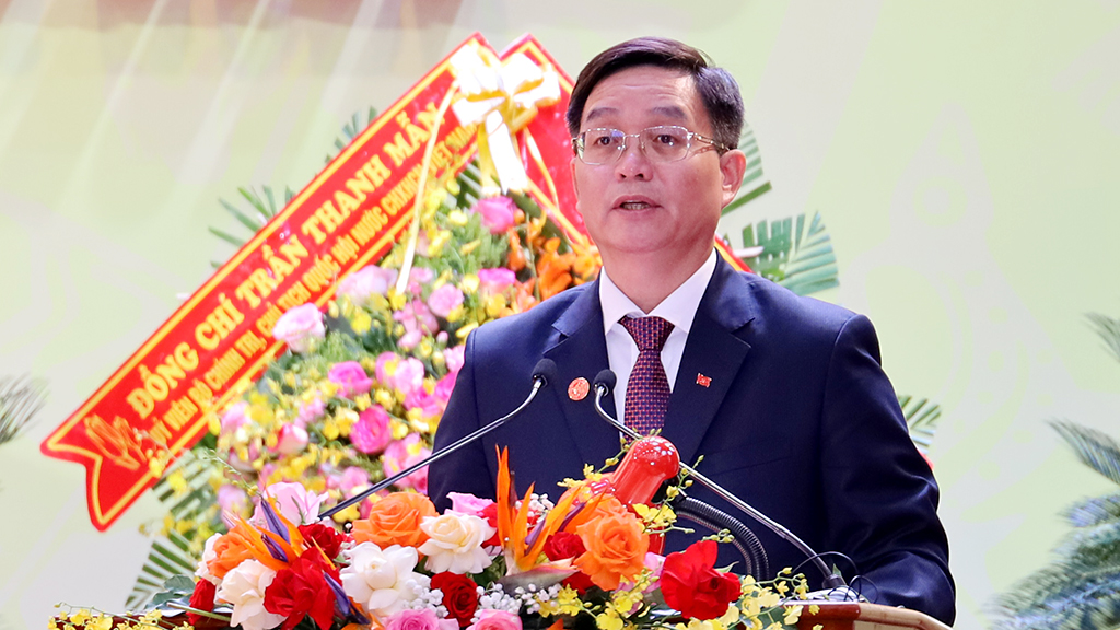 Đồng chí Nguyễn Đình Trung -  Ủy viên Trung ương Đảng, Bí thư Tỉnh ủy phát biểu nhận nhiệm vụ.
